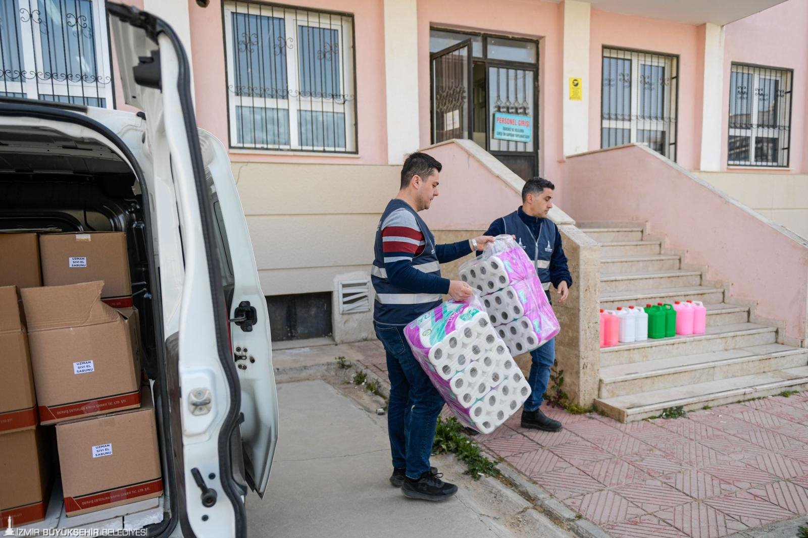 İzmir'de okullar daha hijyen: 547 okula tertemiz destek