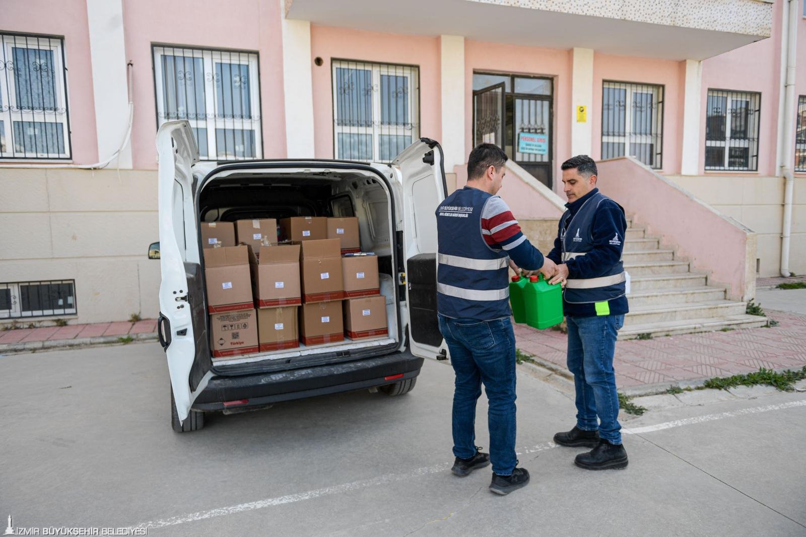 İzmir'de okullar daha hijyen: 547 okula tertemiz destek