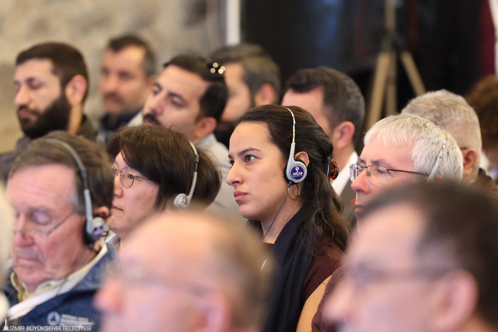 İzmir Körfez Konferansı'nda korkutan uyarı: 'Artık dev bir atık deposuna dönüştü' 1 İzmir Körfez Konferansı'nda korkutan uyarı: 'Artık dev bir atık deposuna dönüştü'