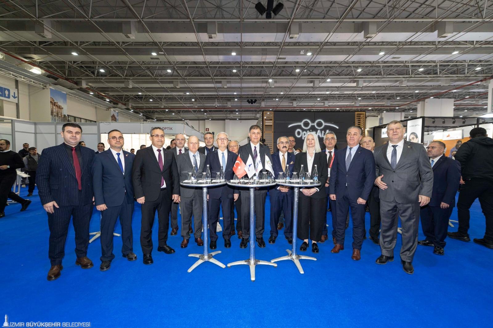 Optic World İzmir kapılarını açtı: Başkan Tugay’dan "330 Milyar Dolarlık Pazar" vurgusu! 4 Optic World İzmir kapılarını açtı: Başkan Tugay’dan "330 Milyar Dolarlık Pazar" vurgusu!