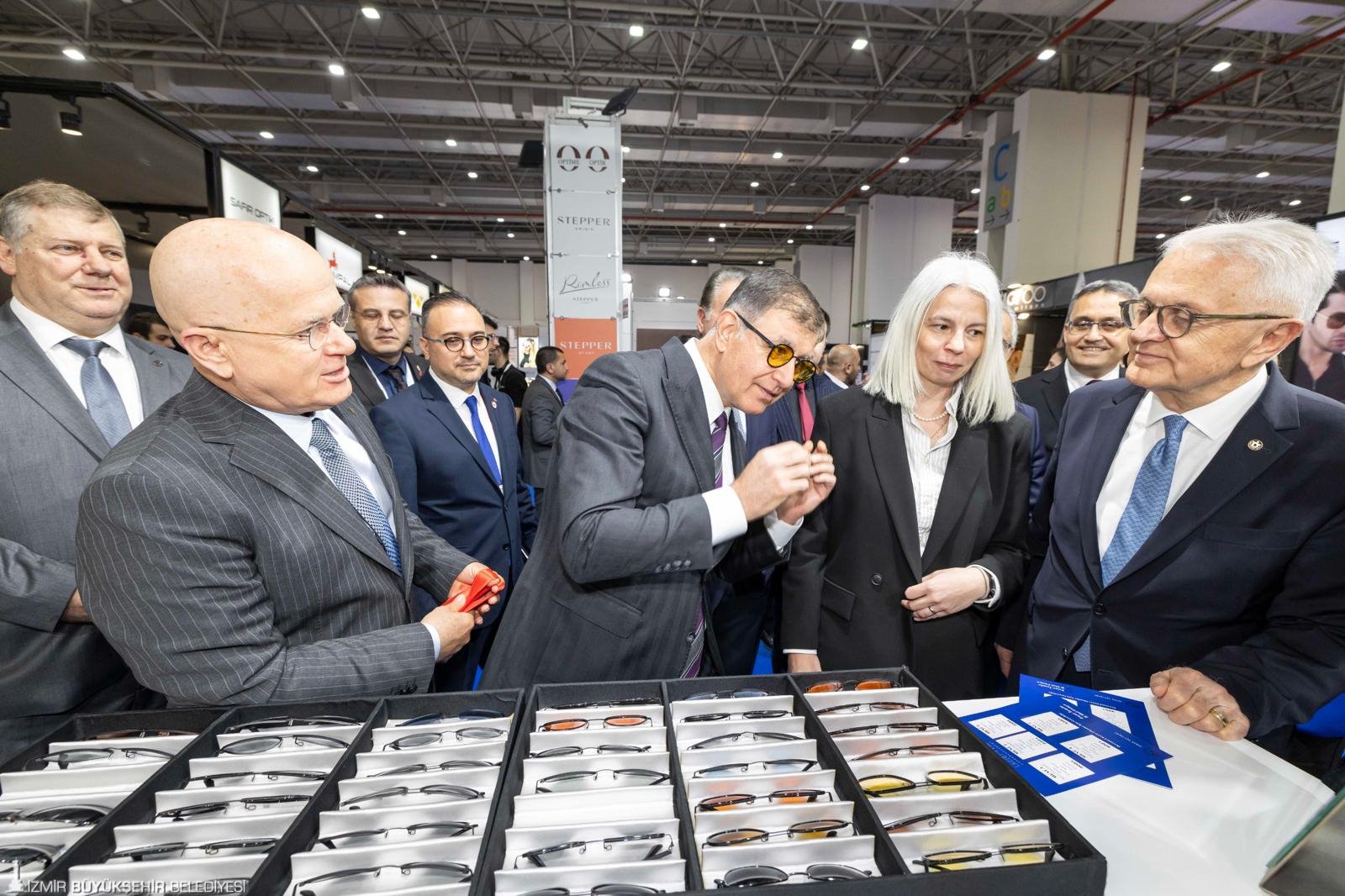 Optic World İzmir kapılarını açtı: Başkan Tugay’dan "330 Milyar Dolarlık Pazar" vurgusu! 8 Optic World İzmir kapılarını açtı: Başkan Tugay’dan "330 Milyar Dolarlık Pazar" vurgusu!