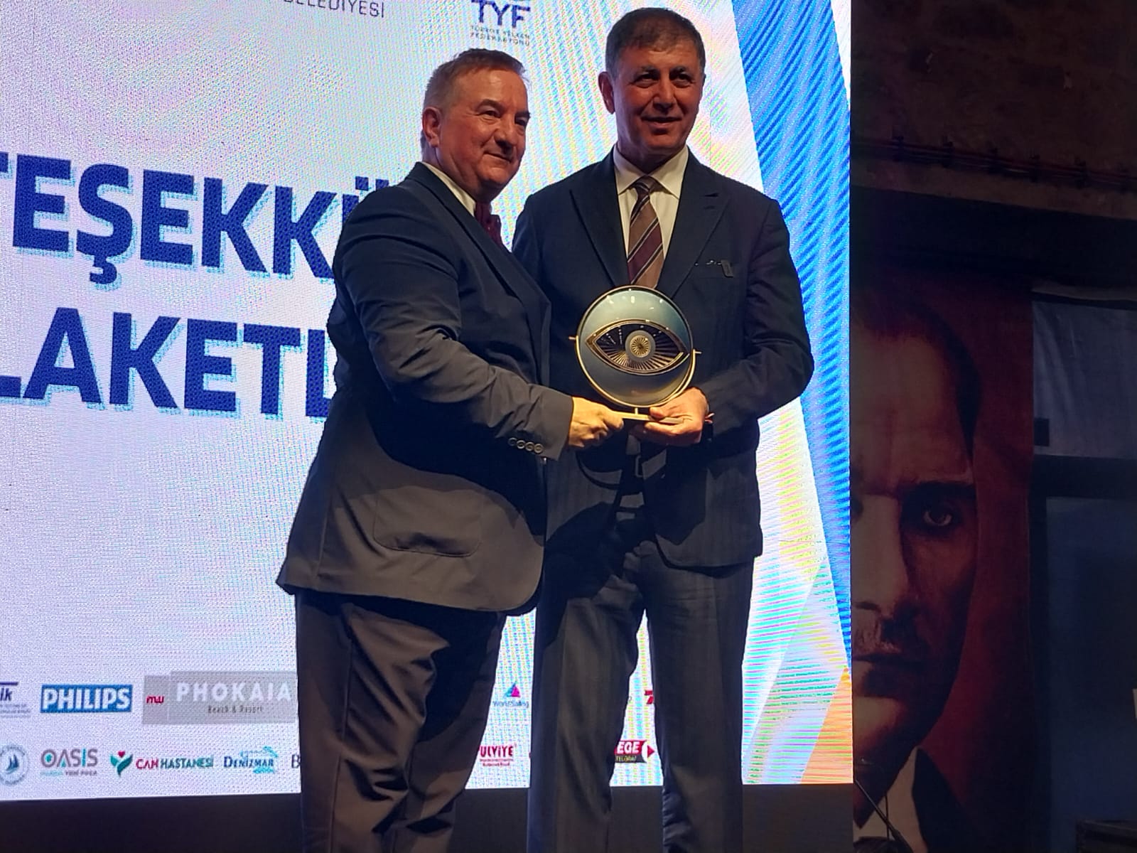 Başkan Tugay'dan turizmciye iki dev müjde: Su indirimi ve yurt dışı çıkarması!