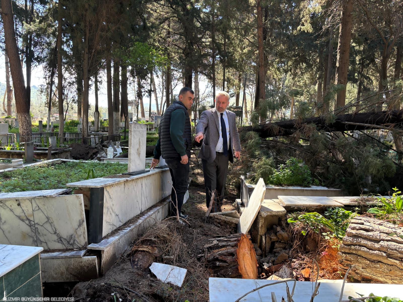 İzmir'de geçtiğimiz gün etkili olan şiddetli fırtına ve yağışın bilançosu