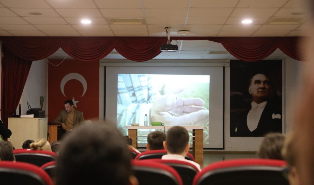 30 Mart Uluslararası Sıfır Atık Günü’nde ilkokul öğrencileriyle buluşan Bayraklı