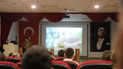 30 Mart Uluslararası Sıfır Atık Günü’nde ilkokul öğrencileriyle buluşan Bayraklı