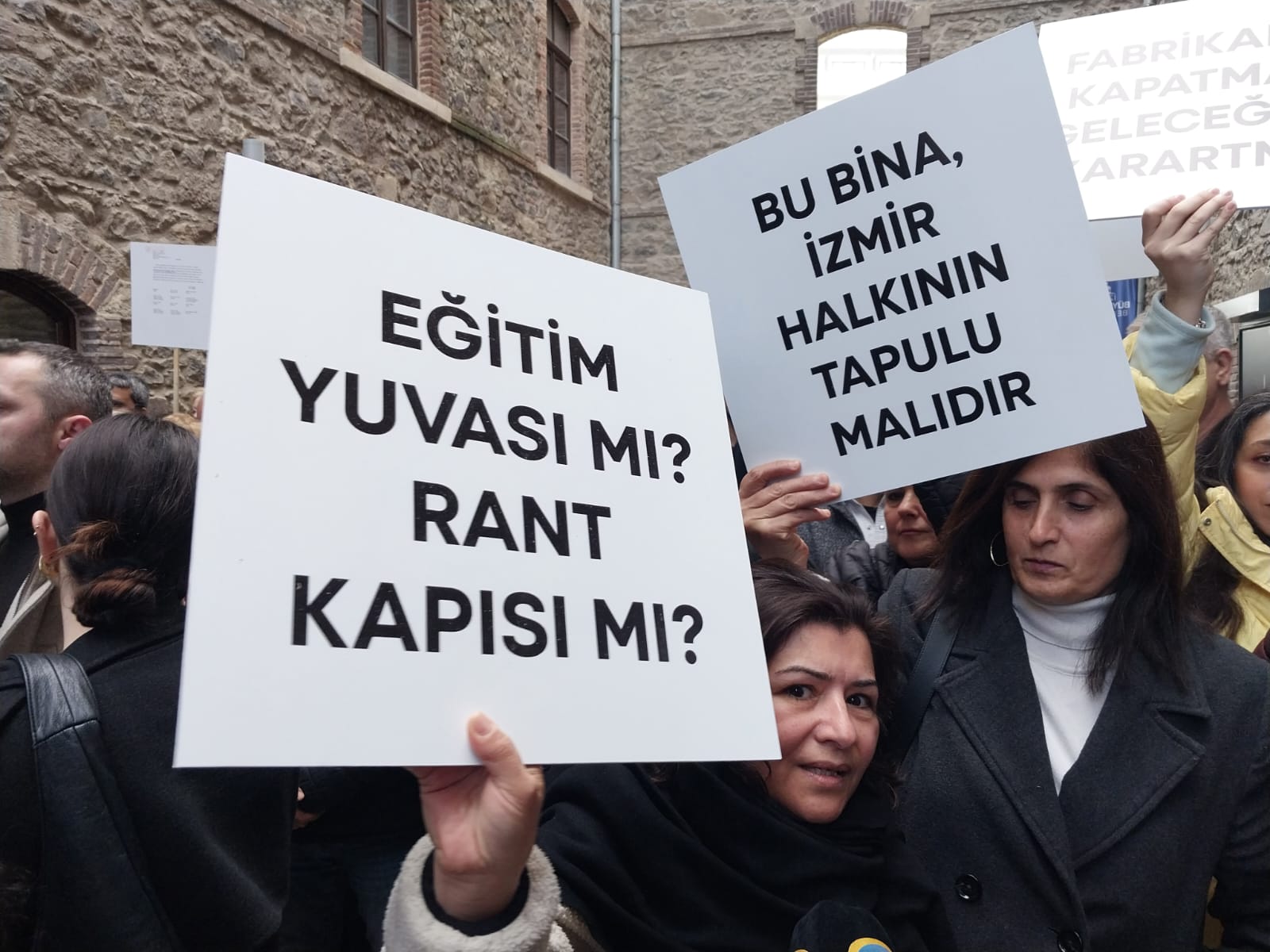 Tugay Meslek Fabrikası önünde 'tahliye direnişi' başlattı: 'Çözülene kadar gitmeyeceğim'