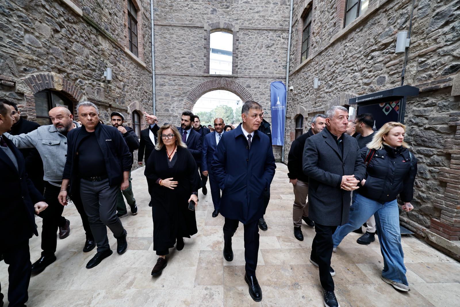 Tugay Meslek Fabrikası önünde 'tahliye direnişi' başlattı: 'Çözülene kadar gitmeyeceğim'