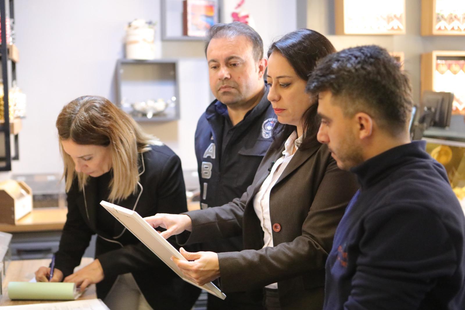 Bayraklı’da Bayram öncesi sıkı denetim: Zabıtalar sahada