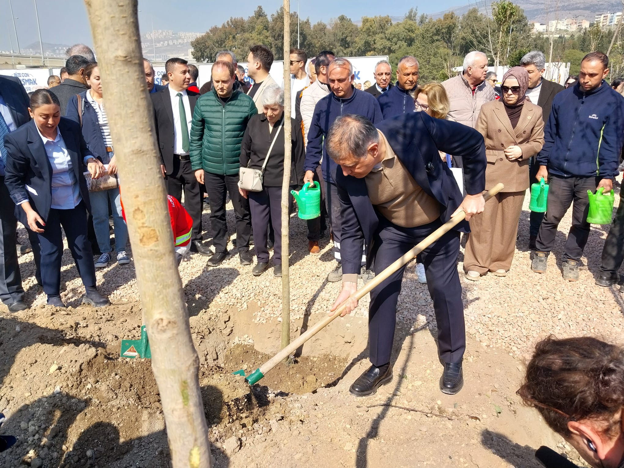 Tugay'dan itfaiyeye mikro orman jesti ve işe alma açıklaması: 'Ben değil komisyon alıyor'