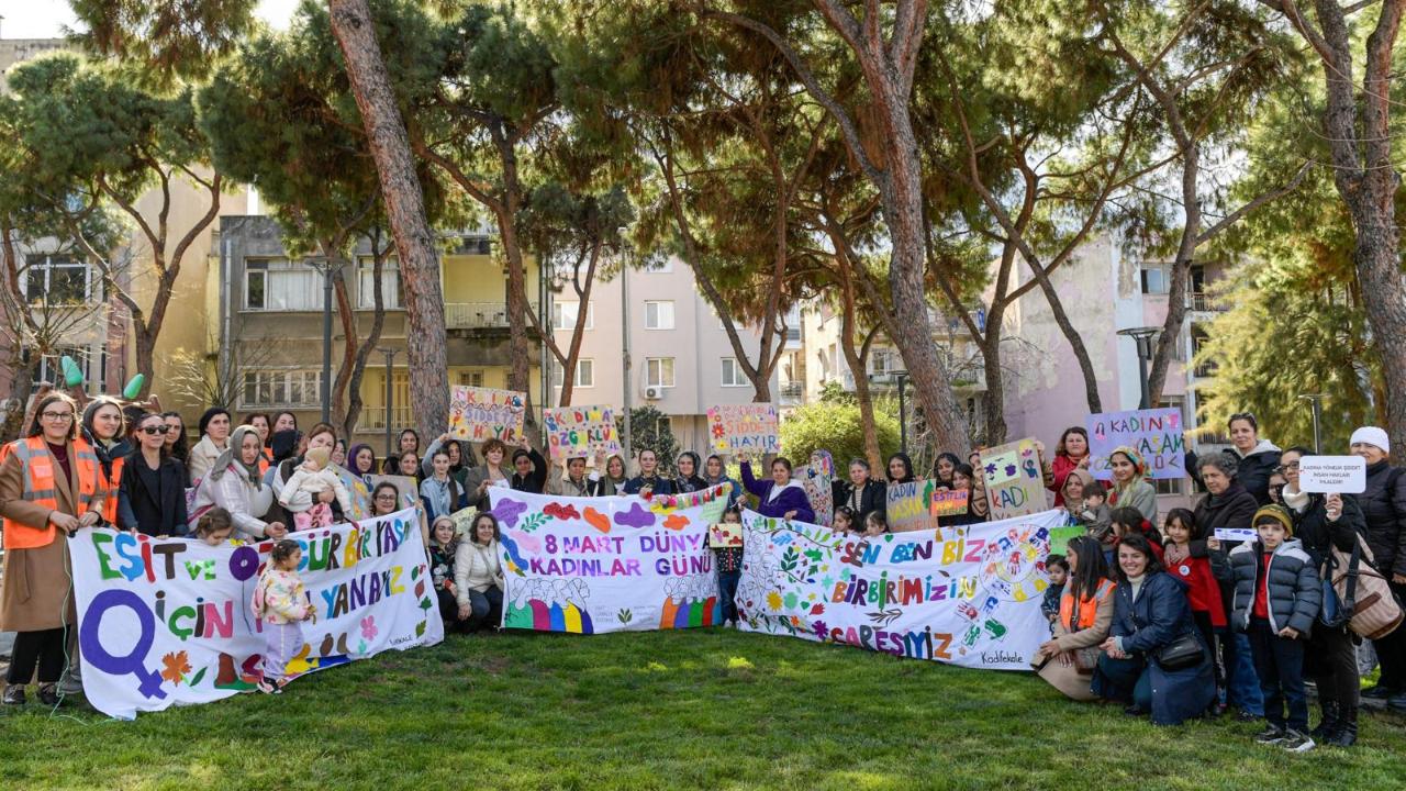 İzmir'in dört bir yanında 8 Mart Dünya Kadınlar Günü etkinliği: 'Aramızda eşitlik var'