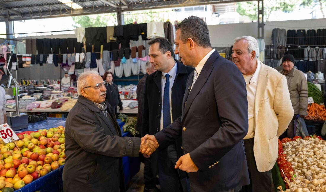 Bornova’da esnaf ve vatandaşla kucaklaşan Ali Mahir Başarır, geçim derdini