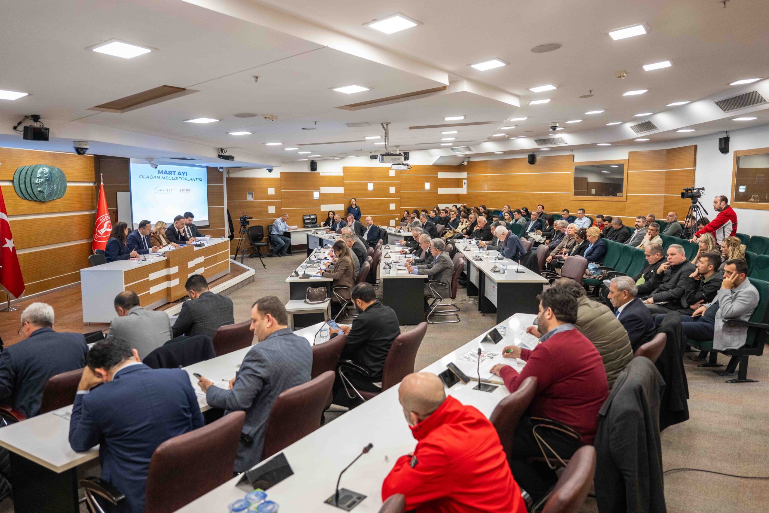 Bornova Belediyesi’nden temizlik atağı: 9 yeni araç alımına meclis onayı