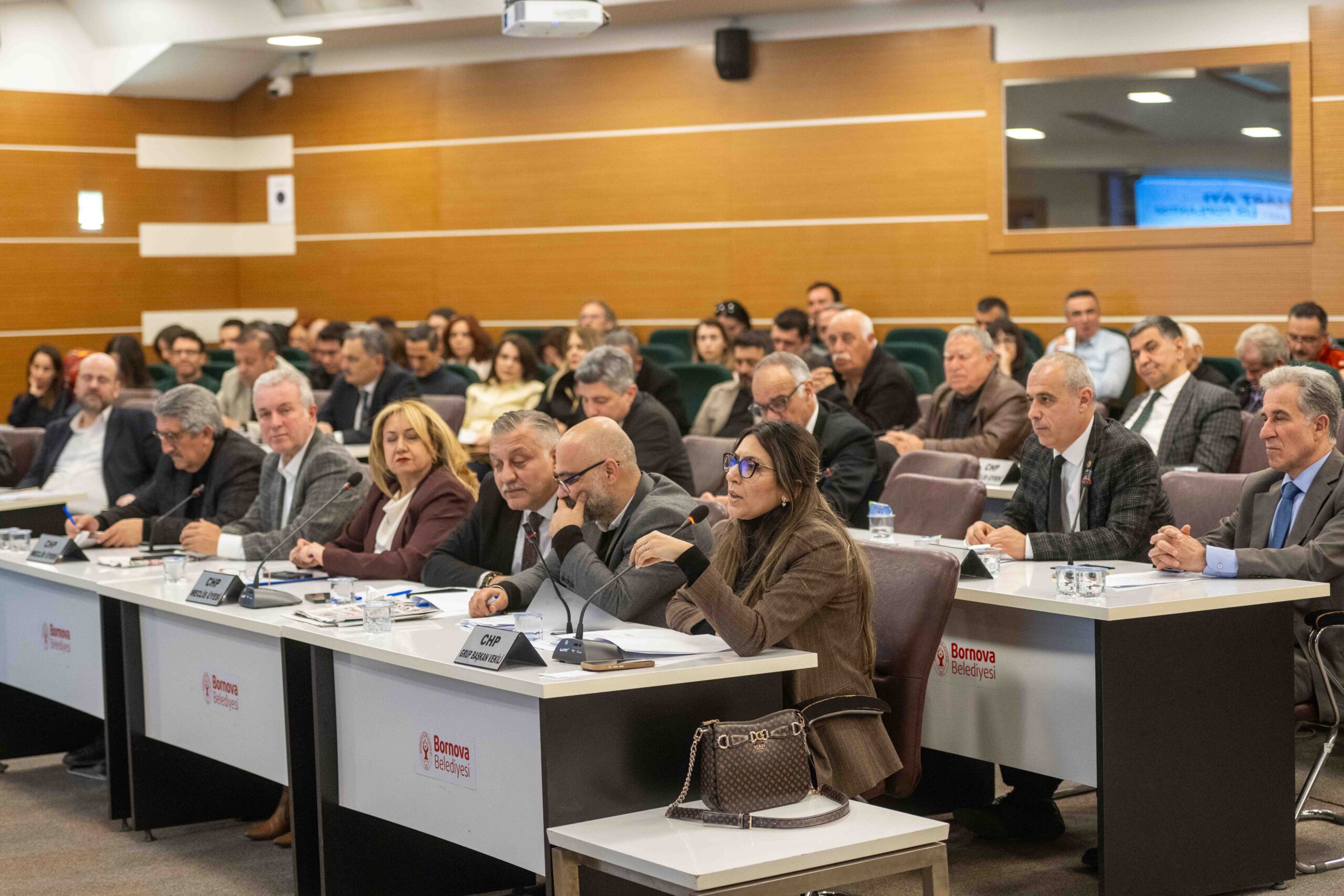 Bornova Belediyesi’nden temizlik atağı: 9 yeni araç alımına meclis onayı