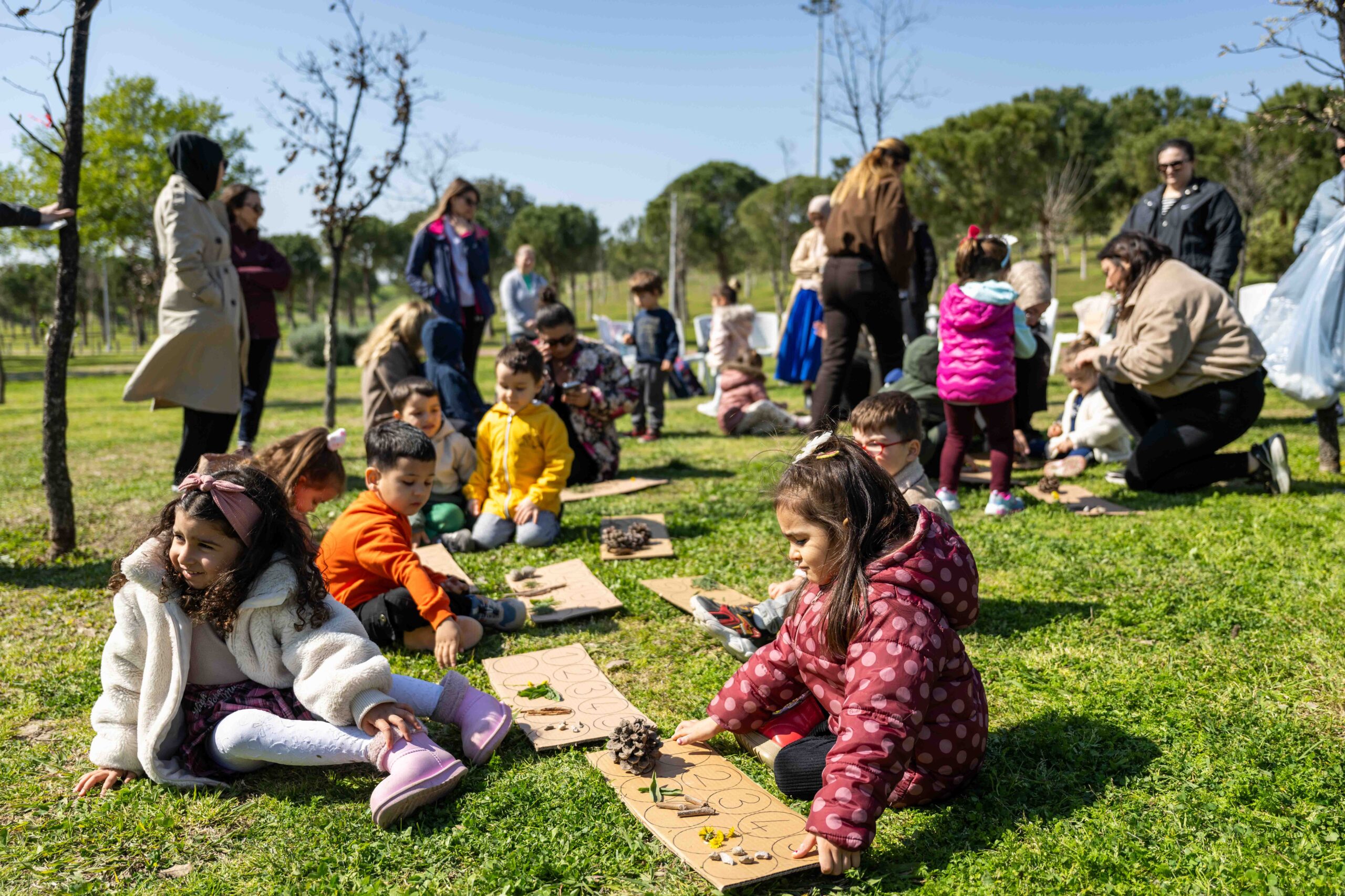 “Sınıfımız orman, oyunumuz doğa”: Bornova’da minikler öğrenerek eğlendi