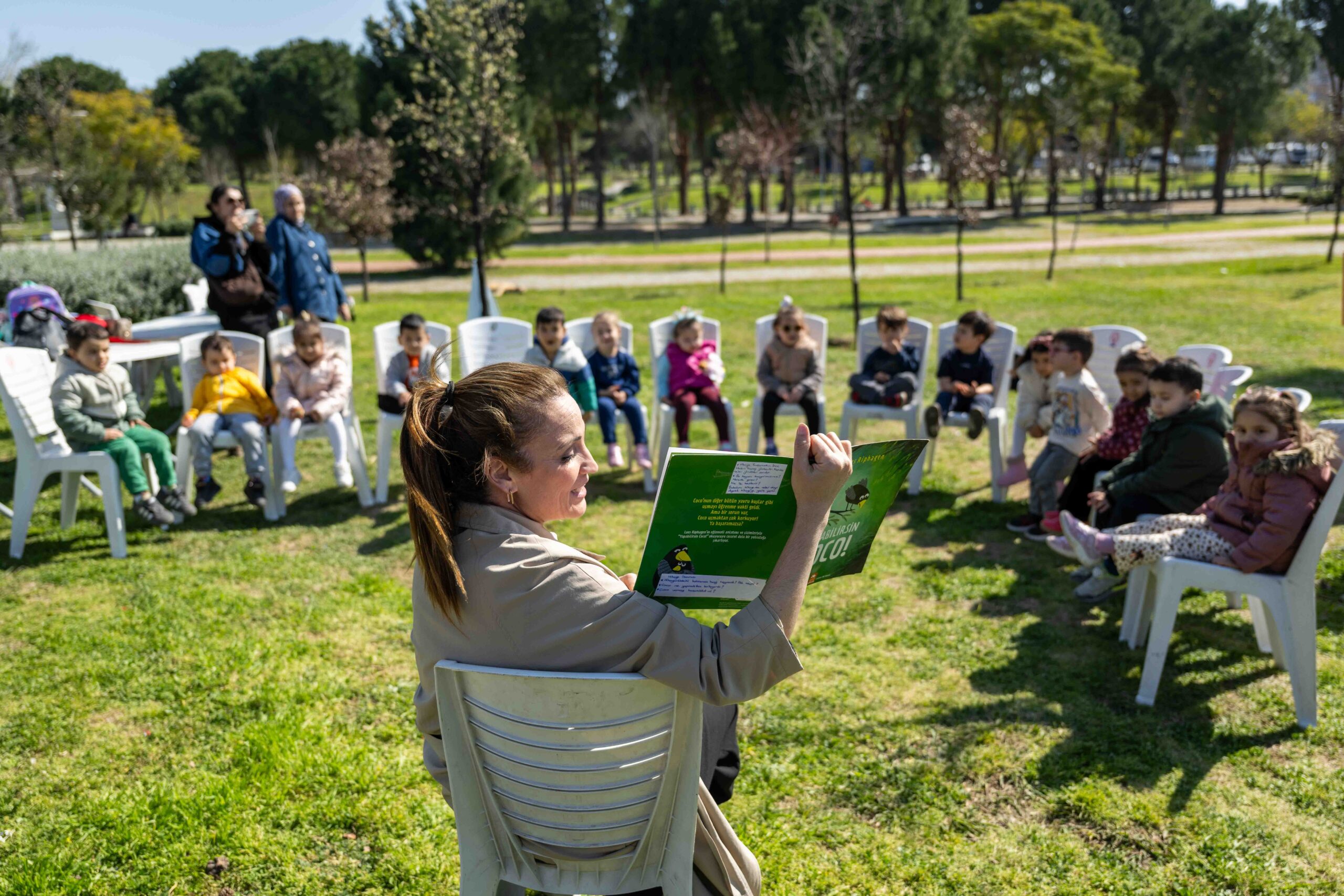 “Sınıfımız orman, oyunumuz doğa”: Bornova’da minikler öğrenerek eğlendi