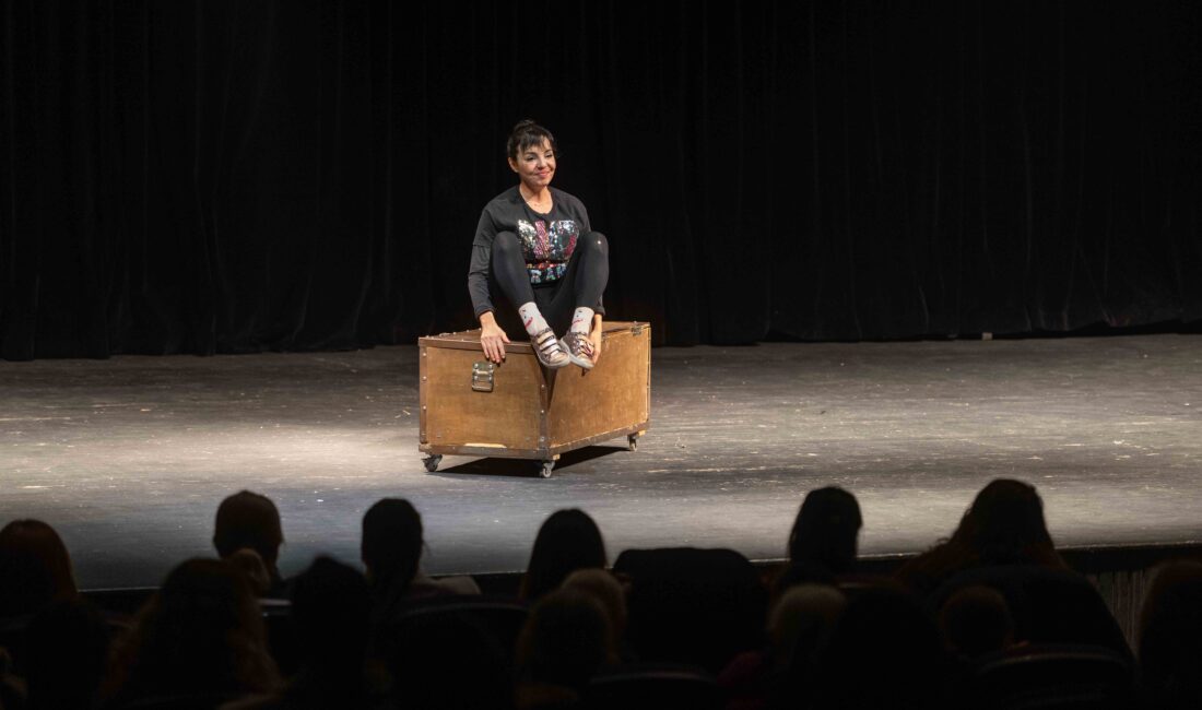 Bornova’da kadınların sesi, 8 Mart haftası boyunca sokaklardan sahnelere, sergi