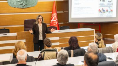 Yerel yönetimin kalbi Bornova’da atıyor! Muhtarlar Akademisi kapsamında dijital dünyaya