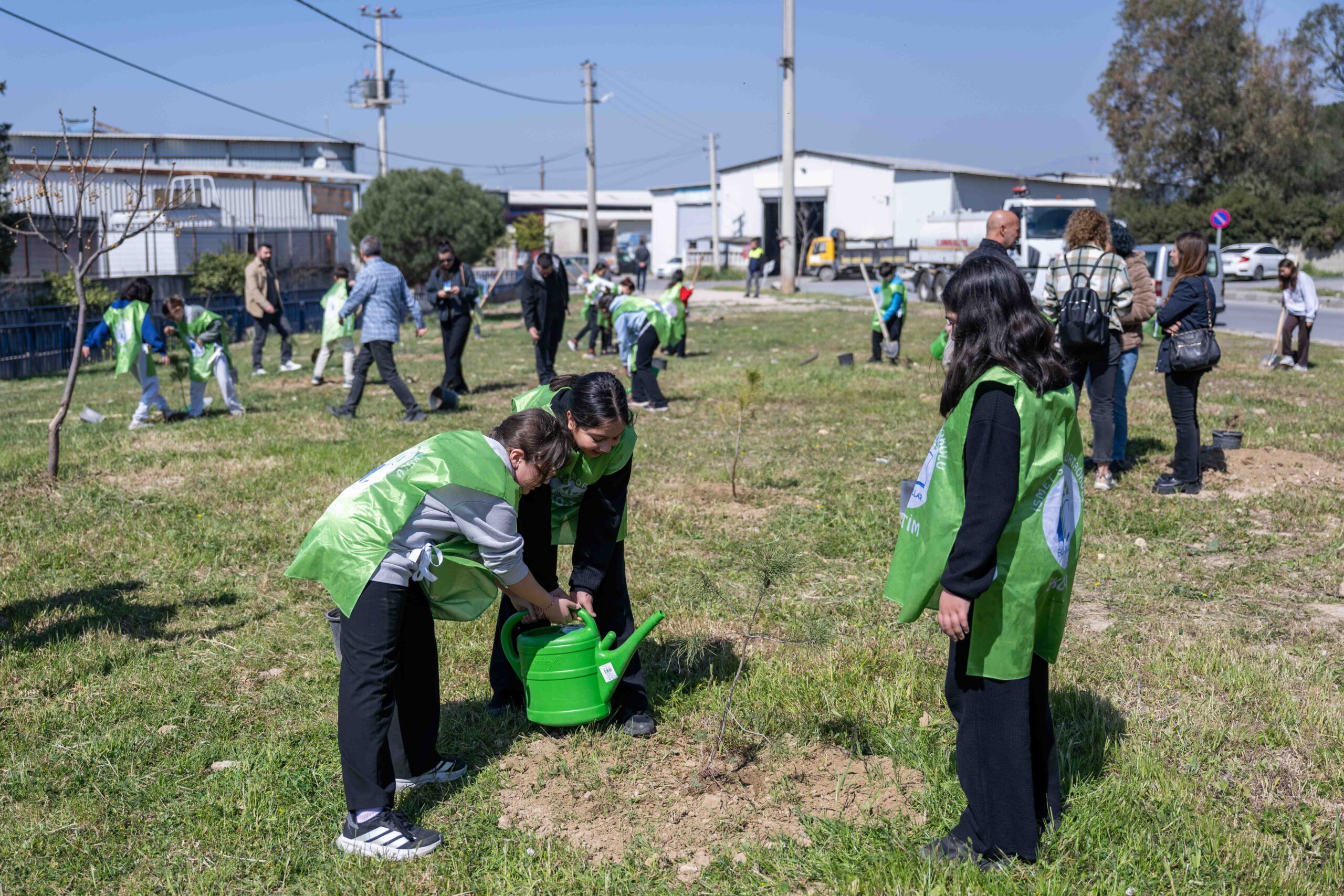 Minik eller doğaya can verdi: Bornova’dan geleceğe yeşil umut 3 Minik eller doğaya can verdi: Bornova’dan geleceğe yeşil umut