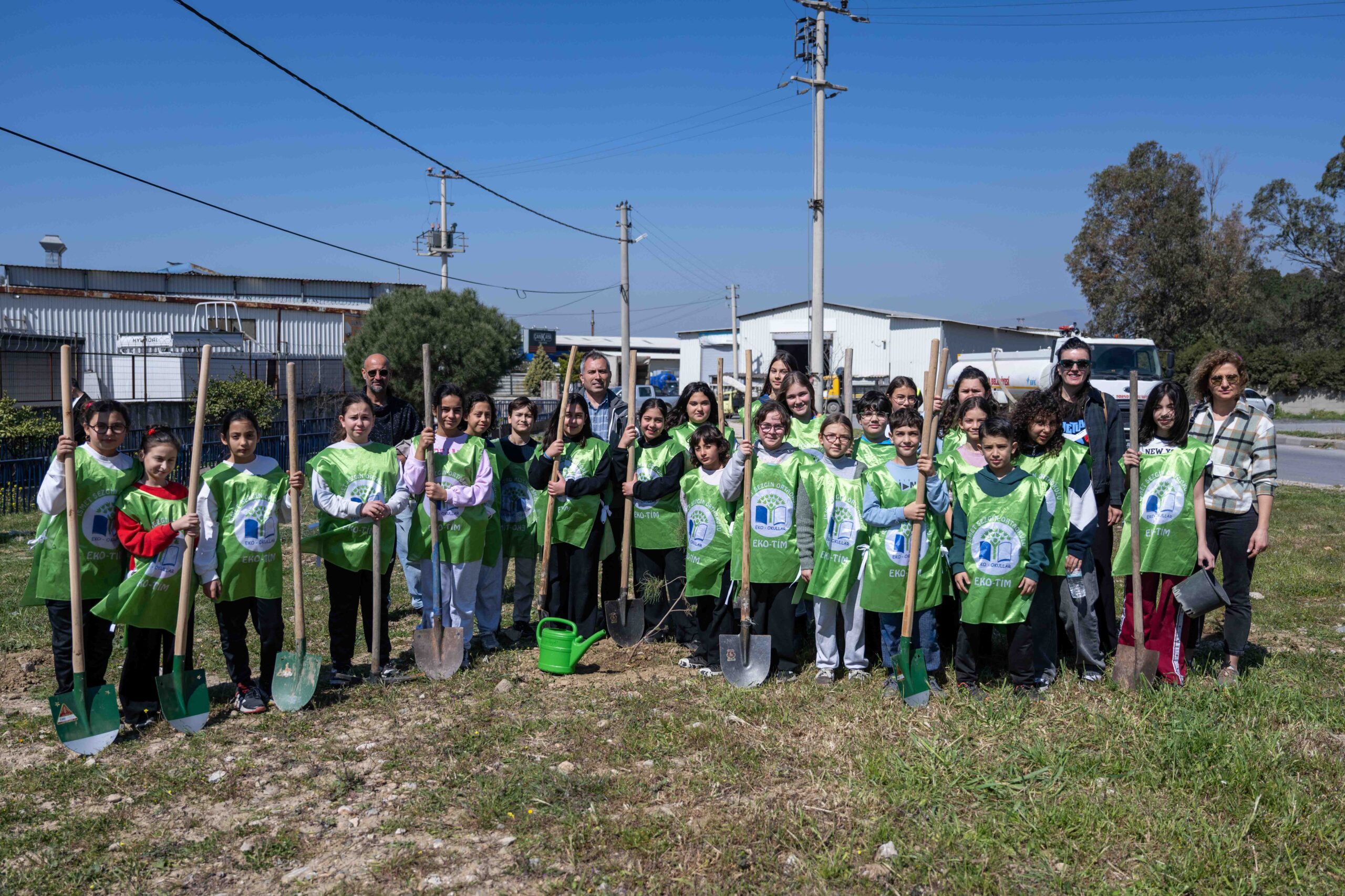 Minik eller doğaya can verdi: Bornova’dan geleceğe yeşil umut 4 Minik eller doğaya can verdi: Bornova’dan geleceğe yeşil umut