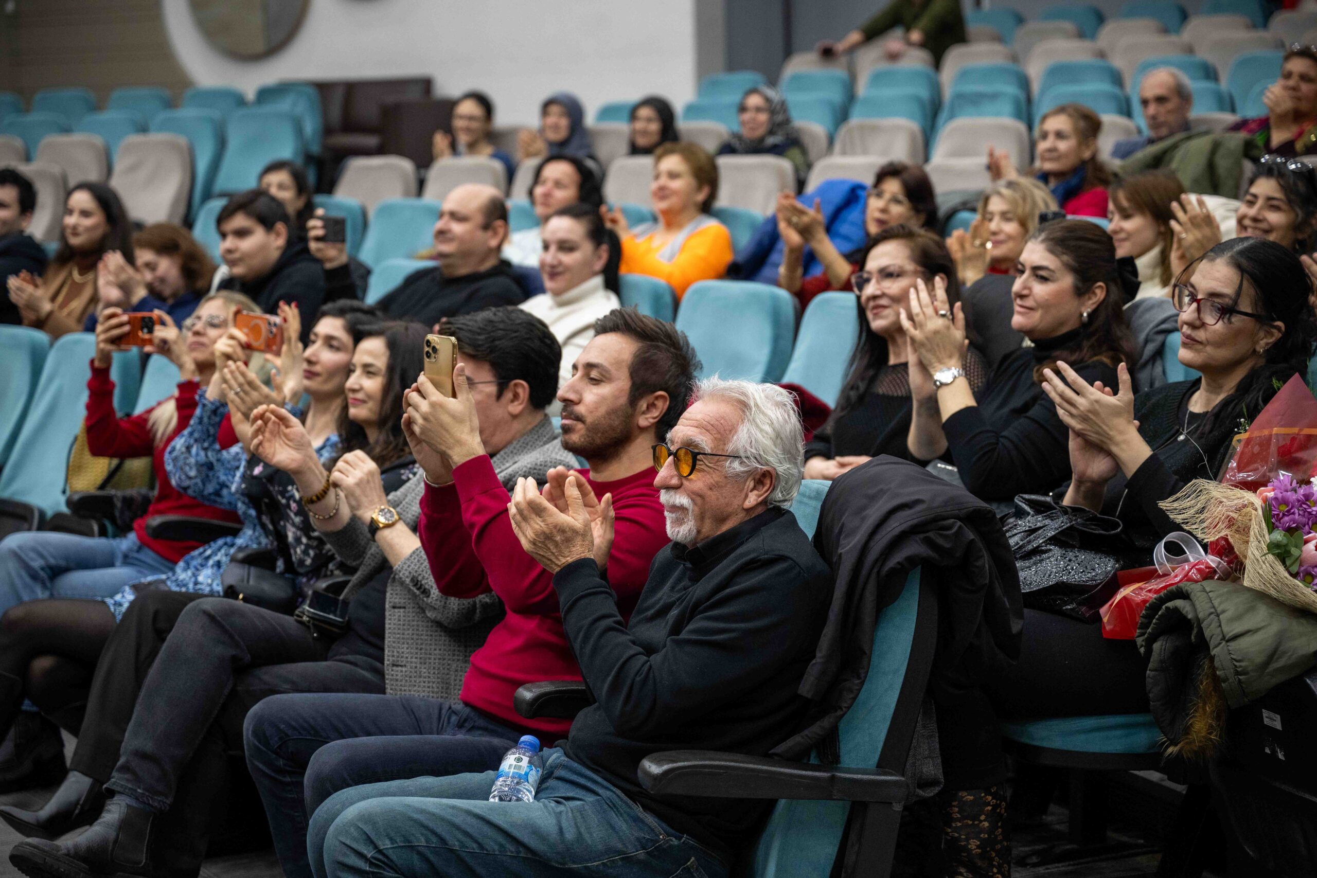 Bornova’da aşk şarkıları gecesi: Demet Aslan ile “Bir Kalp Bin Hikâye” 1 Bornova’da aşk şarkıları gecesi: Demet Aslan ile “Bir Kalp Bin Hikâye”