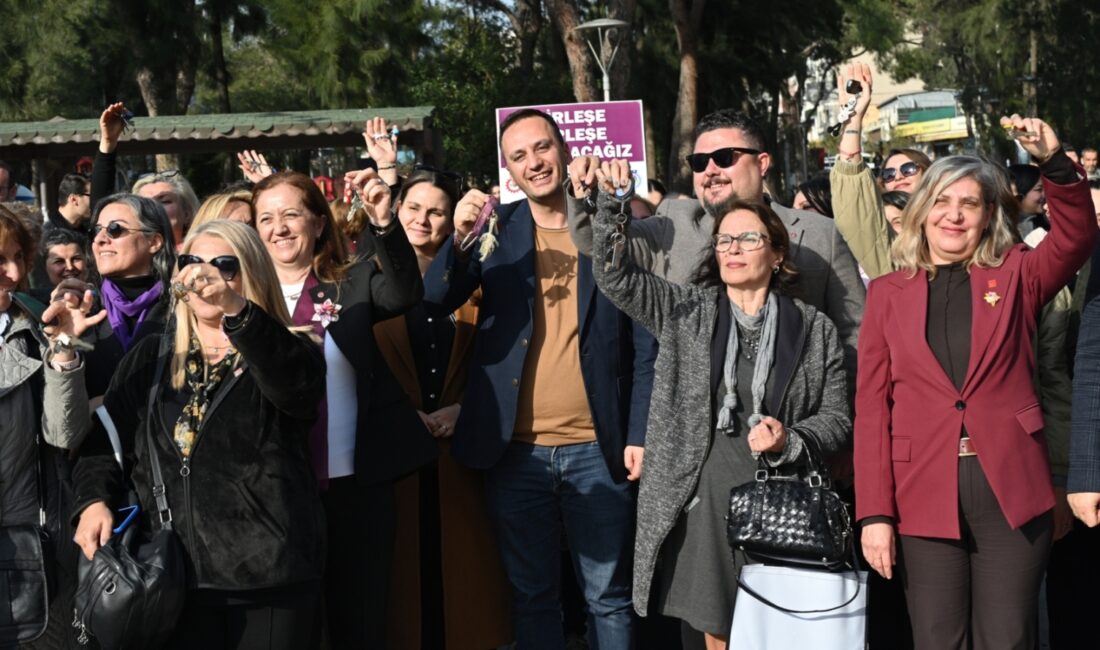 Bornova Büyükpark’ta 8 Mart heyecanı, "kırmızı kapı" sembolüyle devleşti! 

Bornova