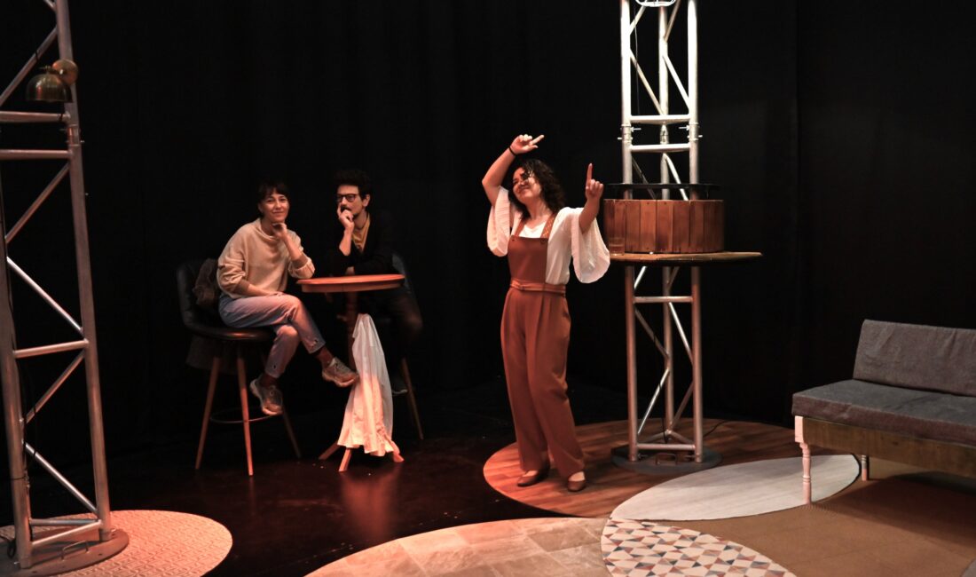 Bornova Belediyesi Şehir Tiyatrosu’nun sahnelediği, Tristan Bernays’ın ödüllü eseri “Unutmak”,