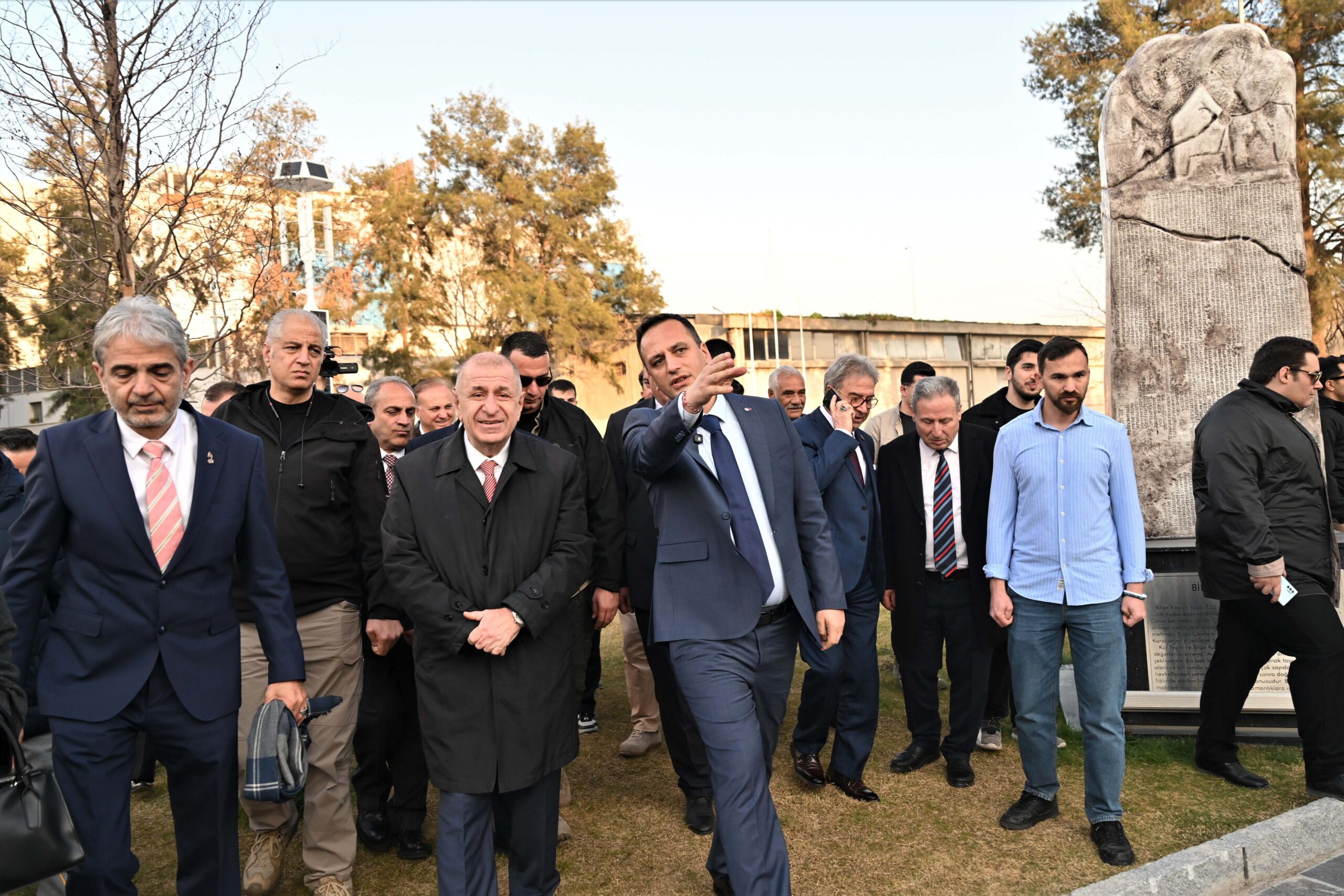 Ümit Özdağ'dan Abide-i Hürriyet Meydanı’na övgü: “Böyle bir yeri görmekten büyük mutluluk duydum”