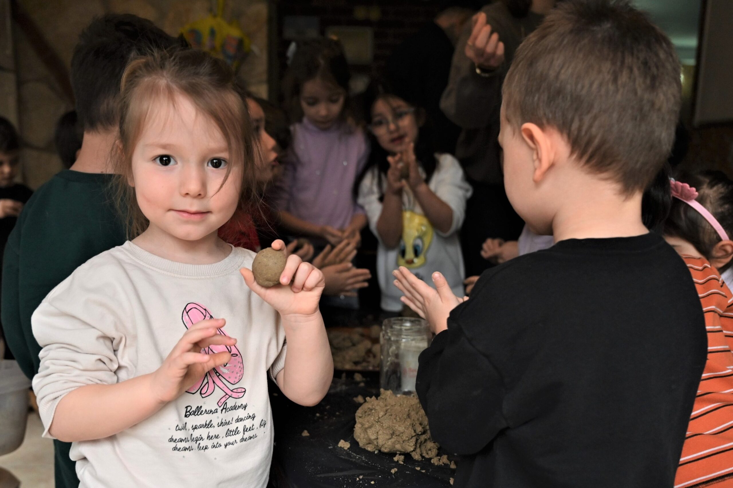 Minik eller doğaya can verdi: Bornova’dan geleceğe yeşil umut 2 Minik eller doğaya can verdi: Bornova’dan geleceğe yeşil umut