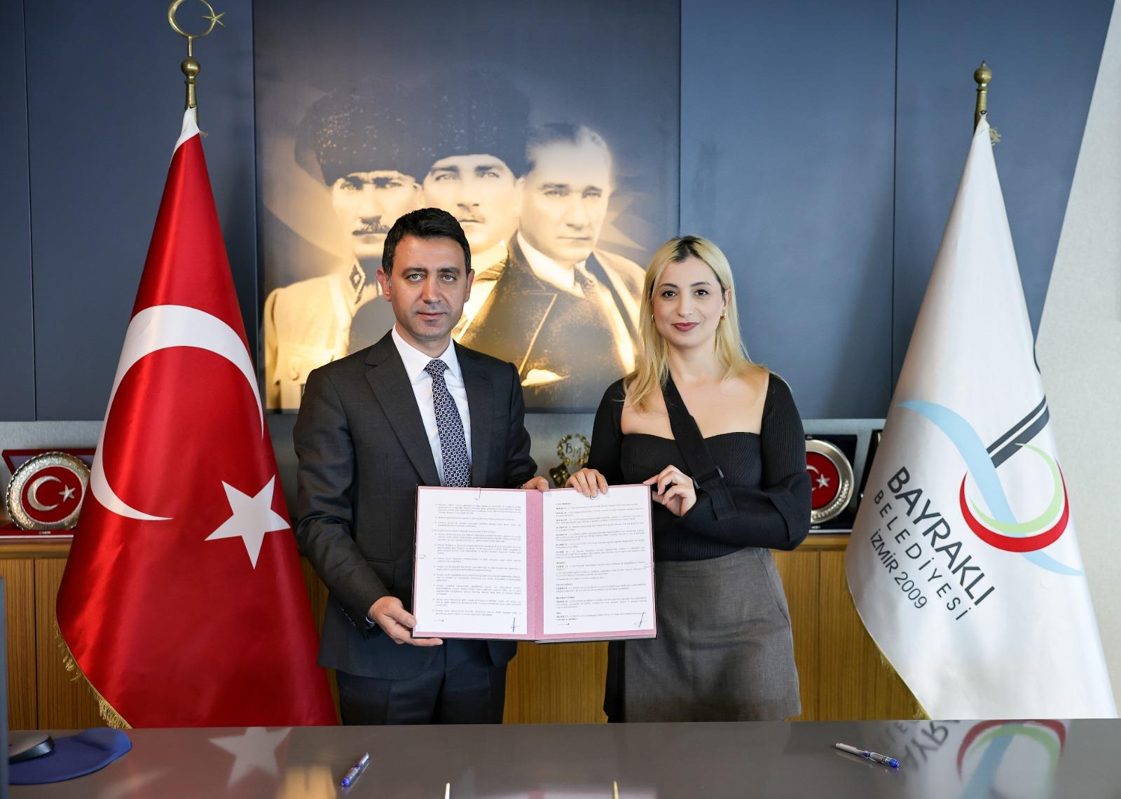 Bayraklı gençliğine "Avrupa" kapısı açıldı: Gönüllülük seferberliği için imza atıldı 2 Bayraklı gençliğine "Avrupa" kapısı açıldı: Gönüllülük seferberliği için imza atıldı