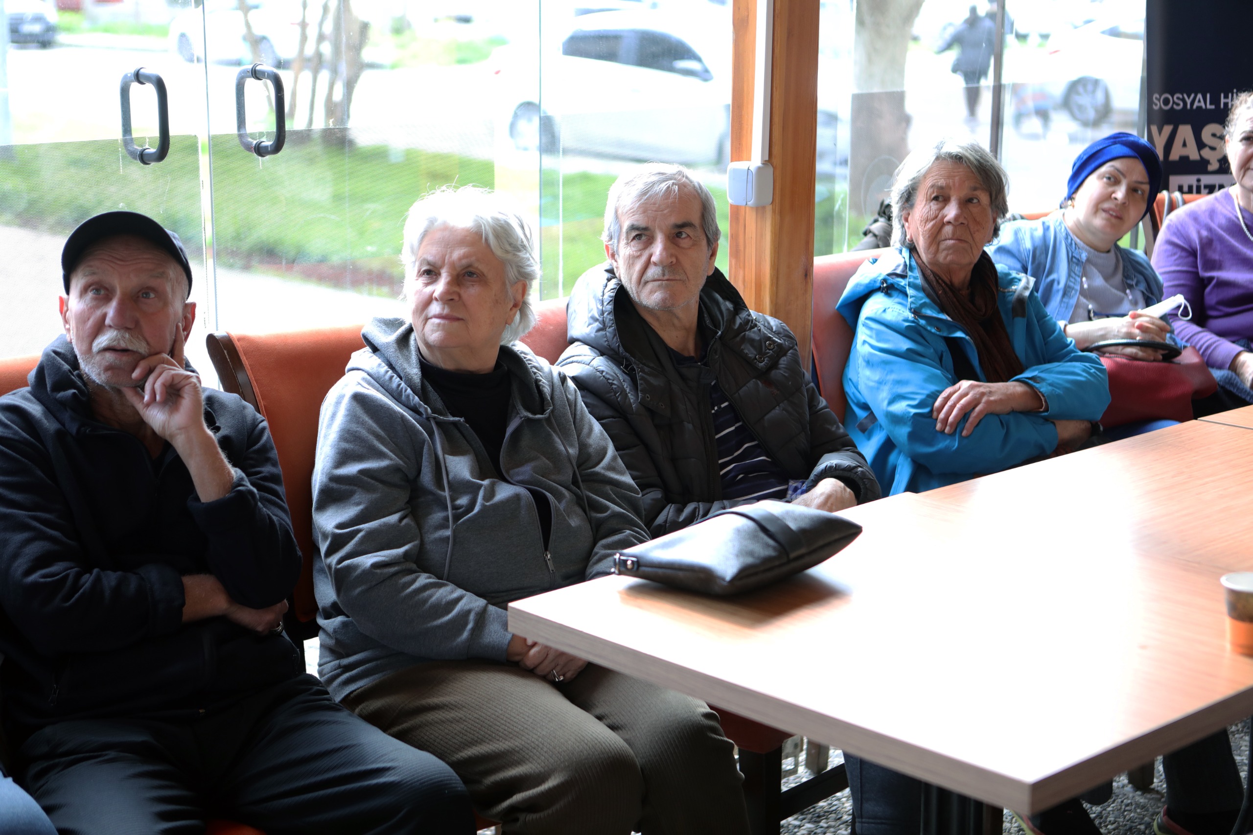 Bayraklı'da ileri yaşa 'gülümseten' eğitim 3 Bayraklı'da ileri yaşa 'gülümseten' eğitim