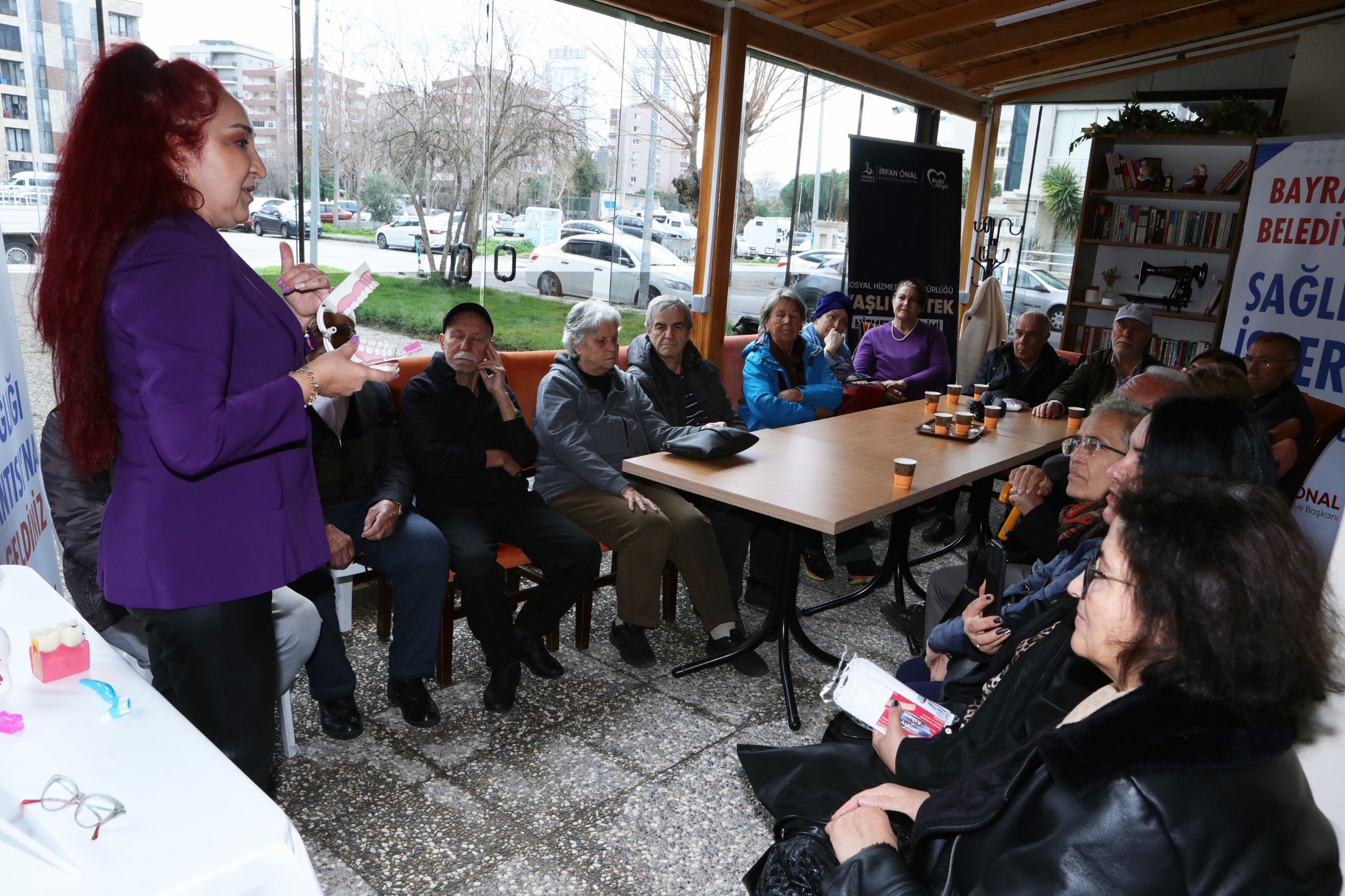 Bayraklı'da ileri yaşa 'gülümseten' eğitim 1 Bayraklı'da ileri yaşa 'gülümseten' eğitim