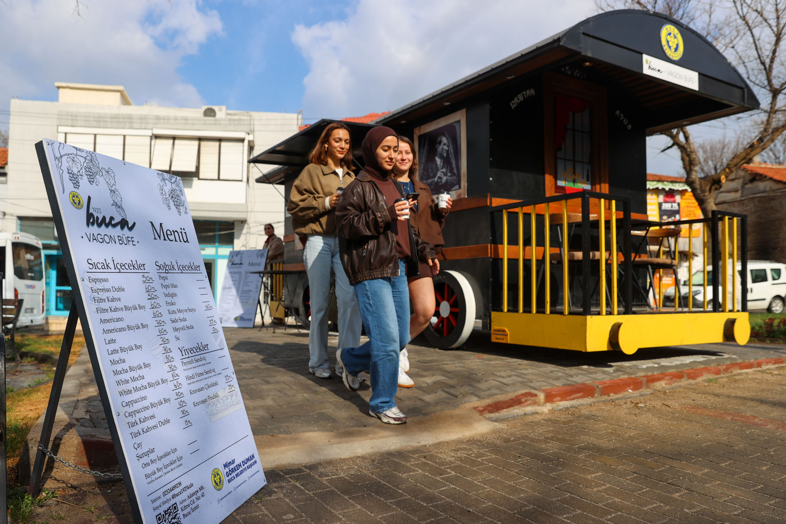 Buca Belediyesi'nden cep dostu büfeler: Çay molası artık daha keyifli 3 Buca Belediyesi'nden cep dostu büfeler: Çay molası artık daha keyifli