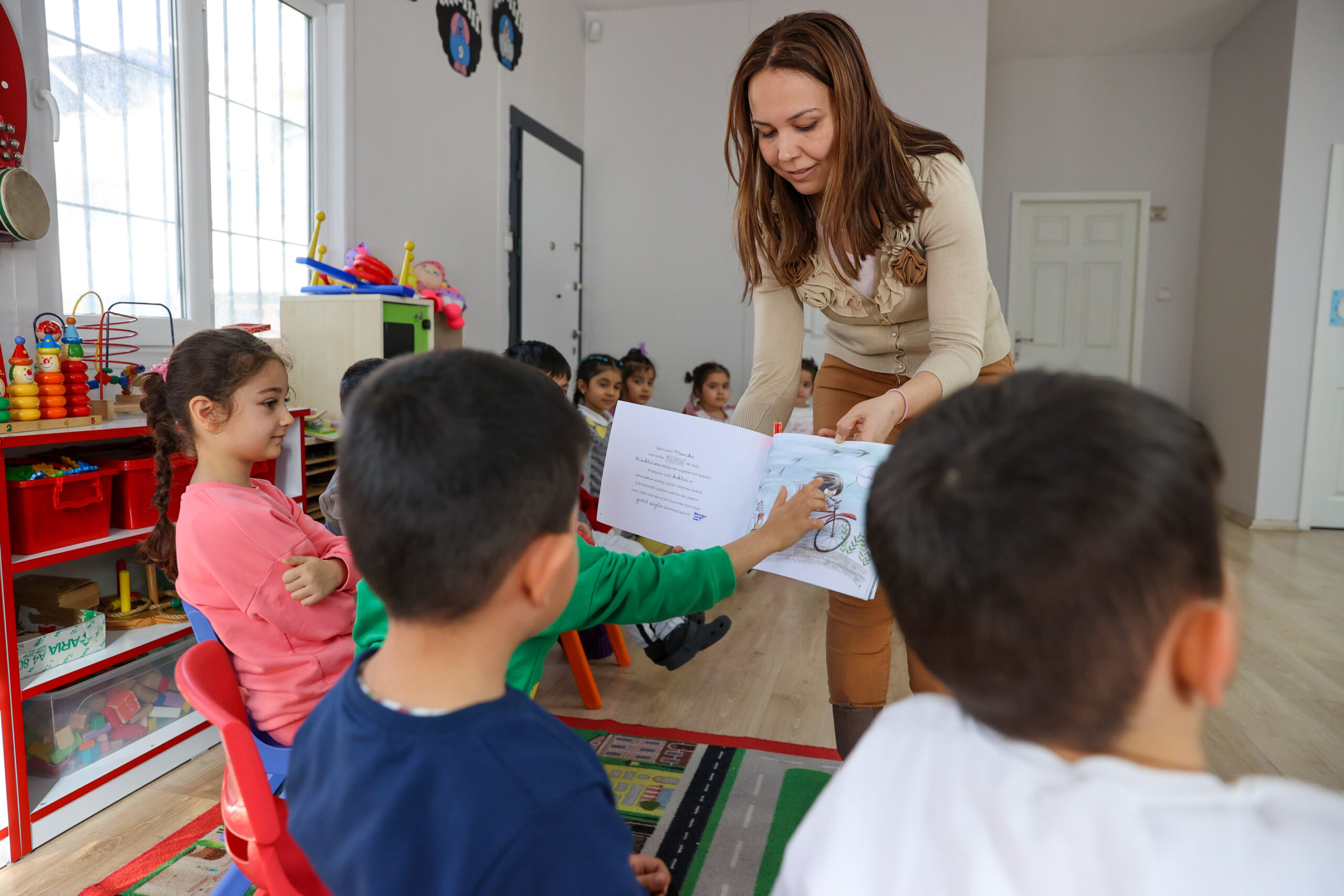 Buca’da miniklerin "İlk Kütüphane" heyecanı! Başkan Duman: Okuyan bir nesil yetiştiriyoruz