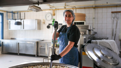 Buca’da 8 Mart coşkusu, belediyenin kadın emekçilerinin gür sesiyle yankılanıyor!