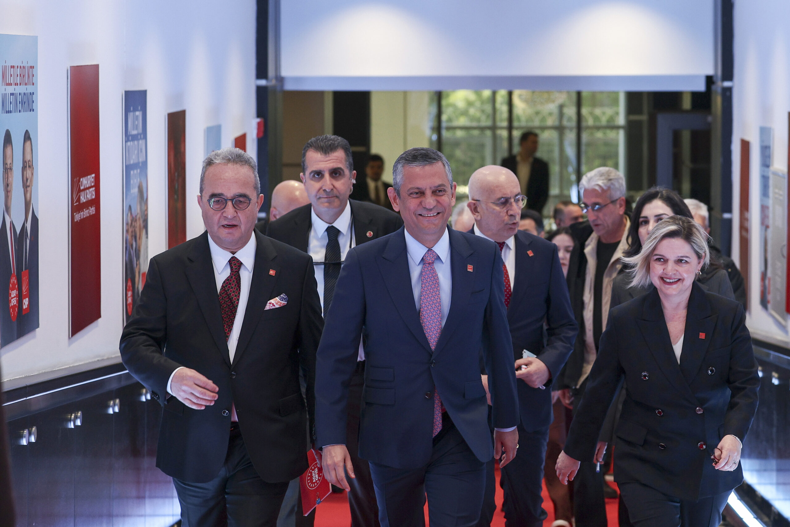 CHP iktidar programını ilan etti: 'Türkiye'yi yeniden inşa etmeye hazırız" 2 CHP iktidar programını ilan etti: 'Türkiye'yi yeniden inşa etmeye hazırız"