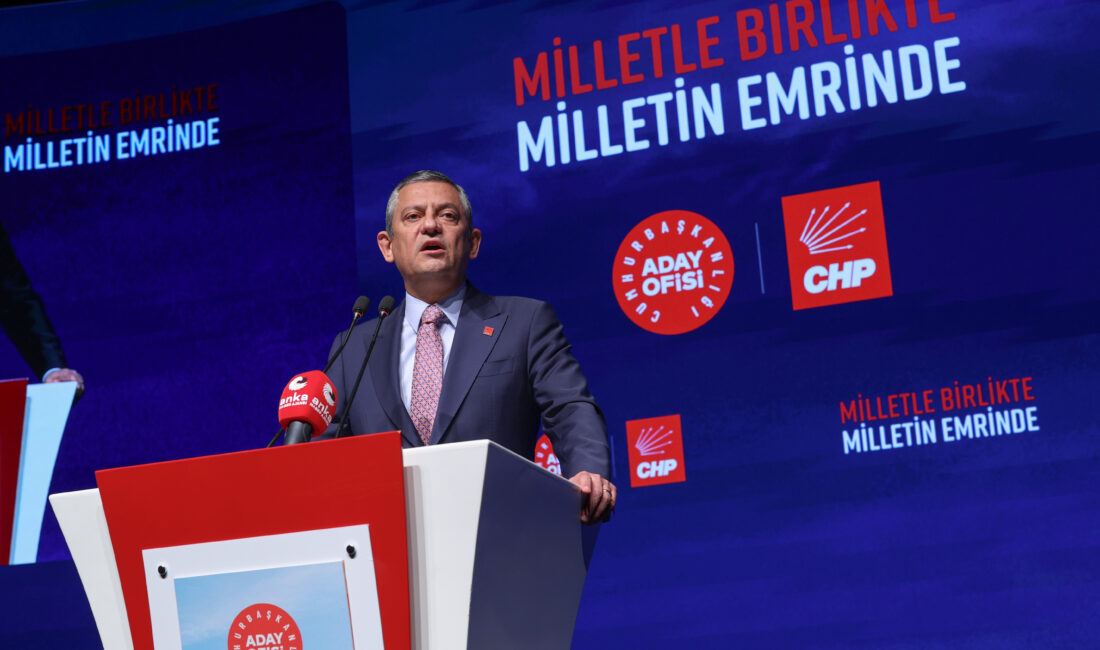 CHP Genel Başkanı Özgür Özel, "Milletle Birlikte, Milletin Emrinde" buluşmasında