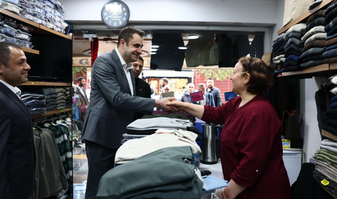 Cumhuriyet Halk Partisi (CHP) İzmir İl Başkanı Çağatay Güç, saha