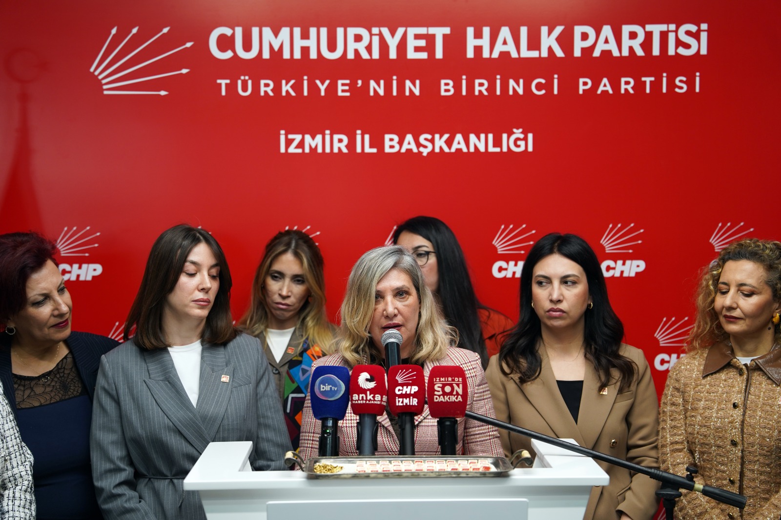 İzmir’de kadın gücü CHP saflarında: 500 yeni üye ile ‘mücadele’ tazelendi