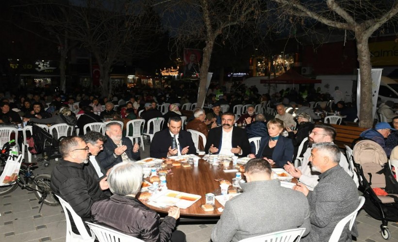 Başkan Yıldız binlerle iftarda: Emekliler Lokali müjdesi verdi