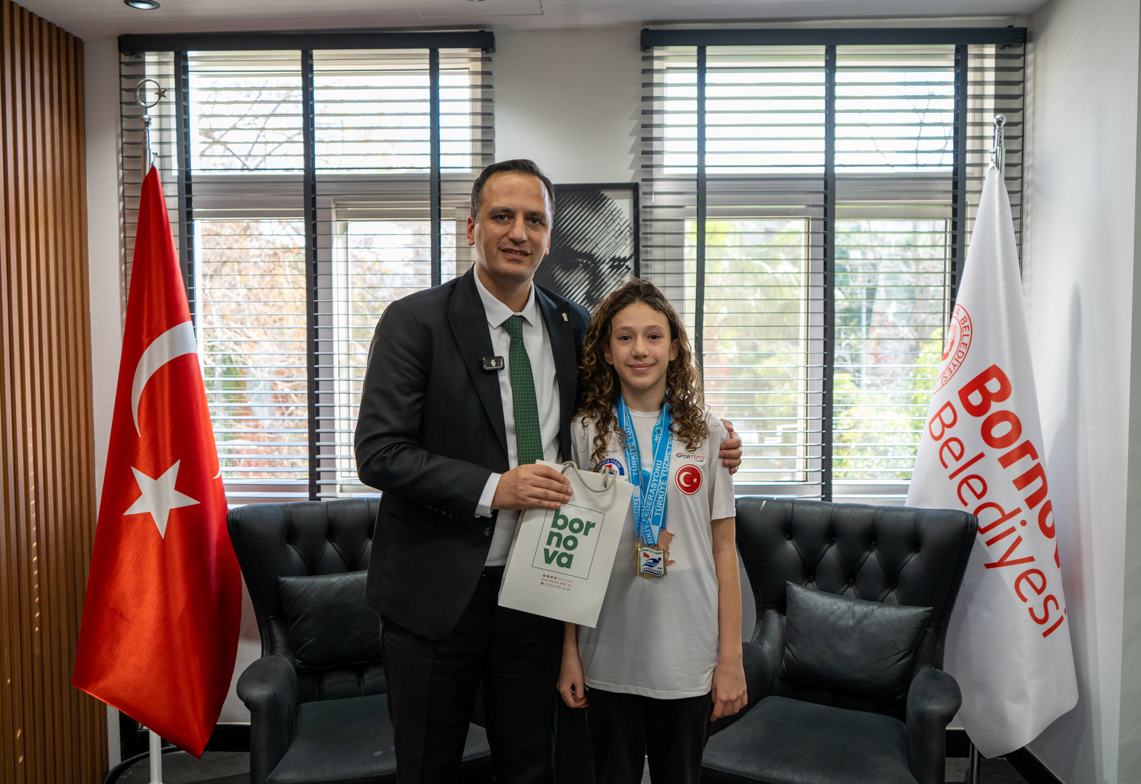 Bornova’dan dünyaya uzanan başarı: Şampiyonlar Ömer Eşki’nin konuğu oldu! 2 Bornova’dan dünyaya uzanan başarı: Şampiyonlar Ömer Eşki’nin konuğu oldu!