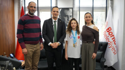 Bir yanda tramplen kraliçesi Beren Aksoy, diğer yanda New York