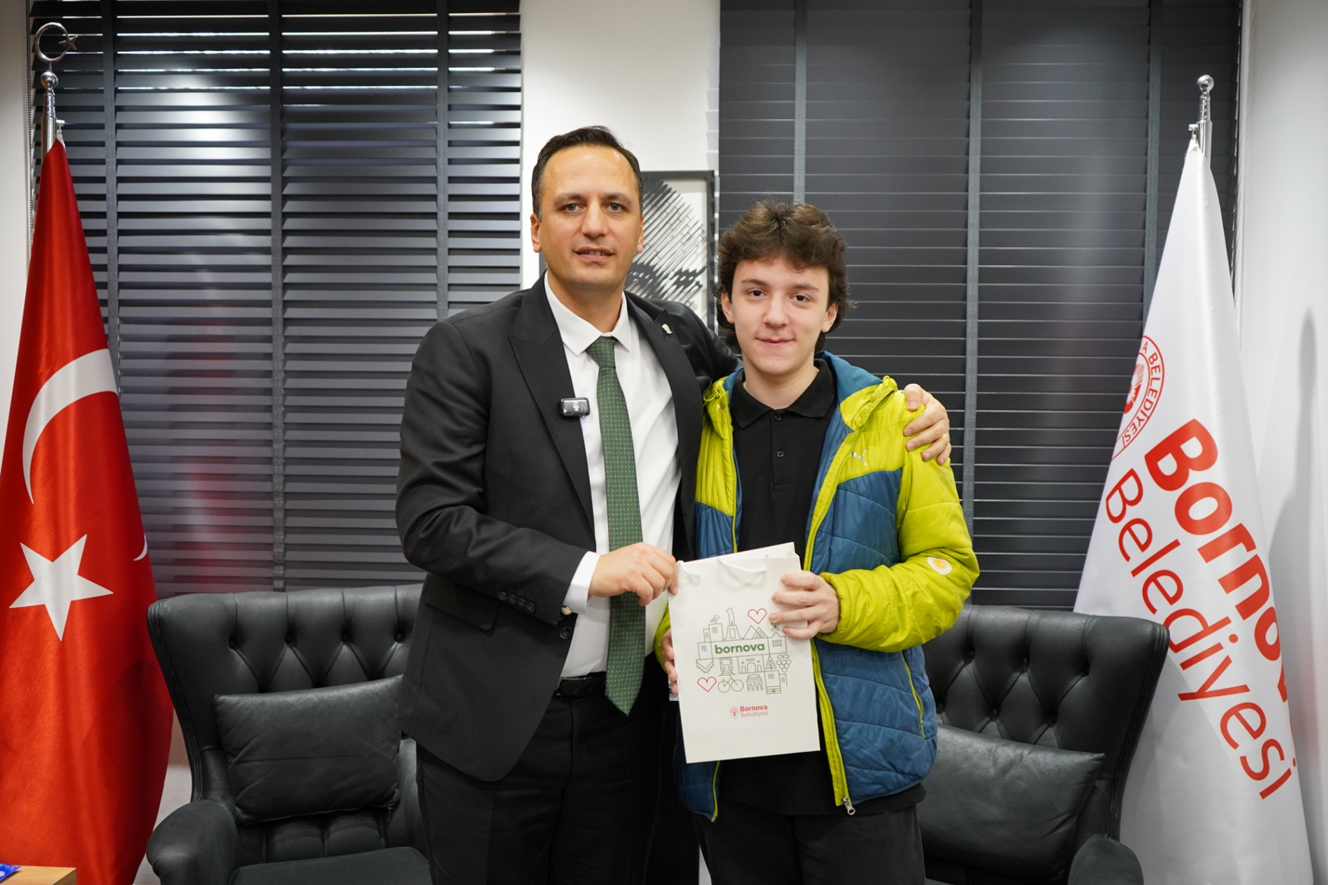 Bornova’dan dünyaya uzanan başarı: Şampiyonlar Ömer Eşki’nin konuğu oldu! 5 Bornova’dan dünyaya uzanan başarı: Şampiyonlar Ömer Eşki’nin konuğu oldu!