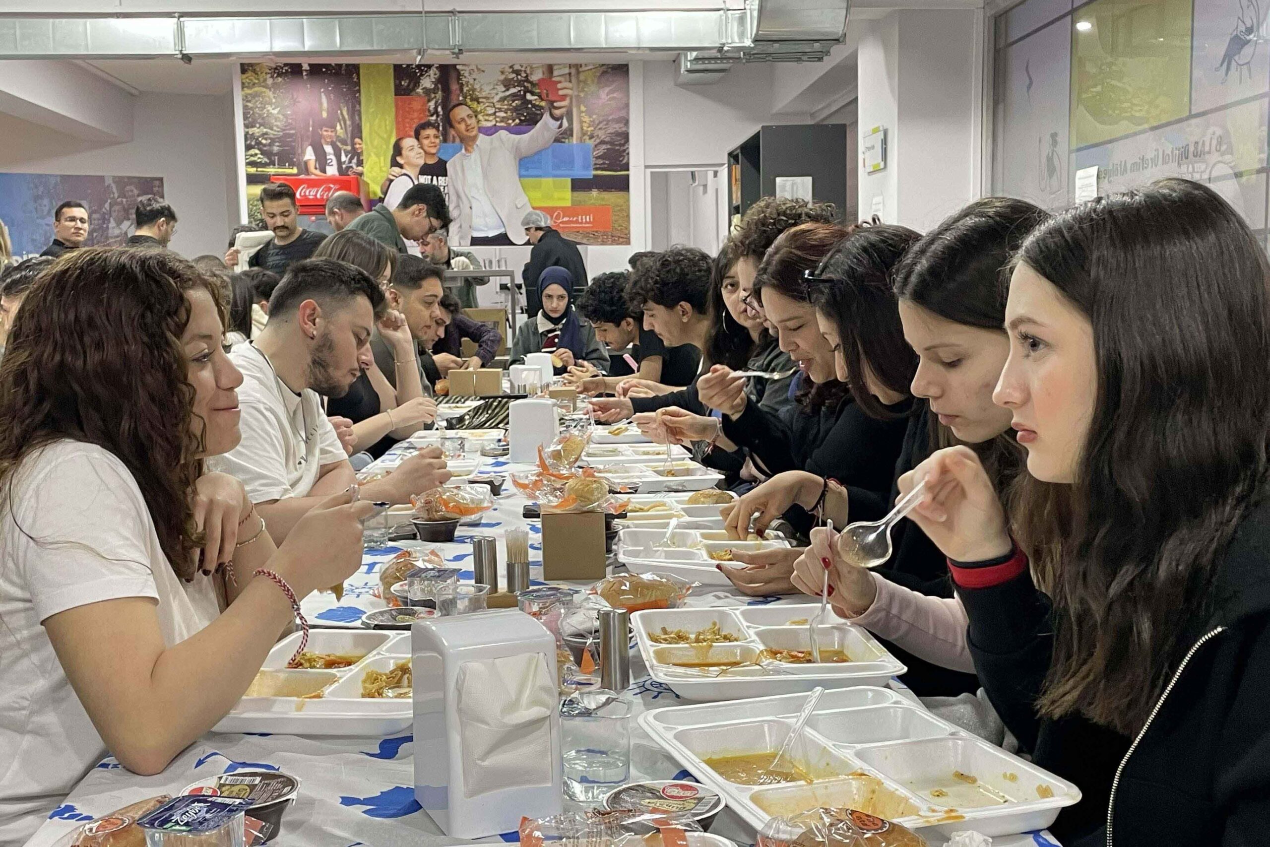 Başkan Eşki gençlerle iftarda: 'Her zaman yanınızdayız'