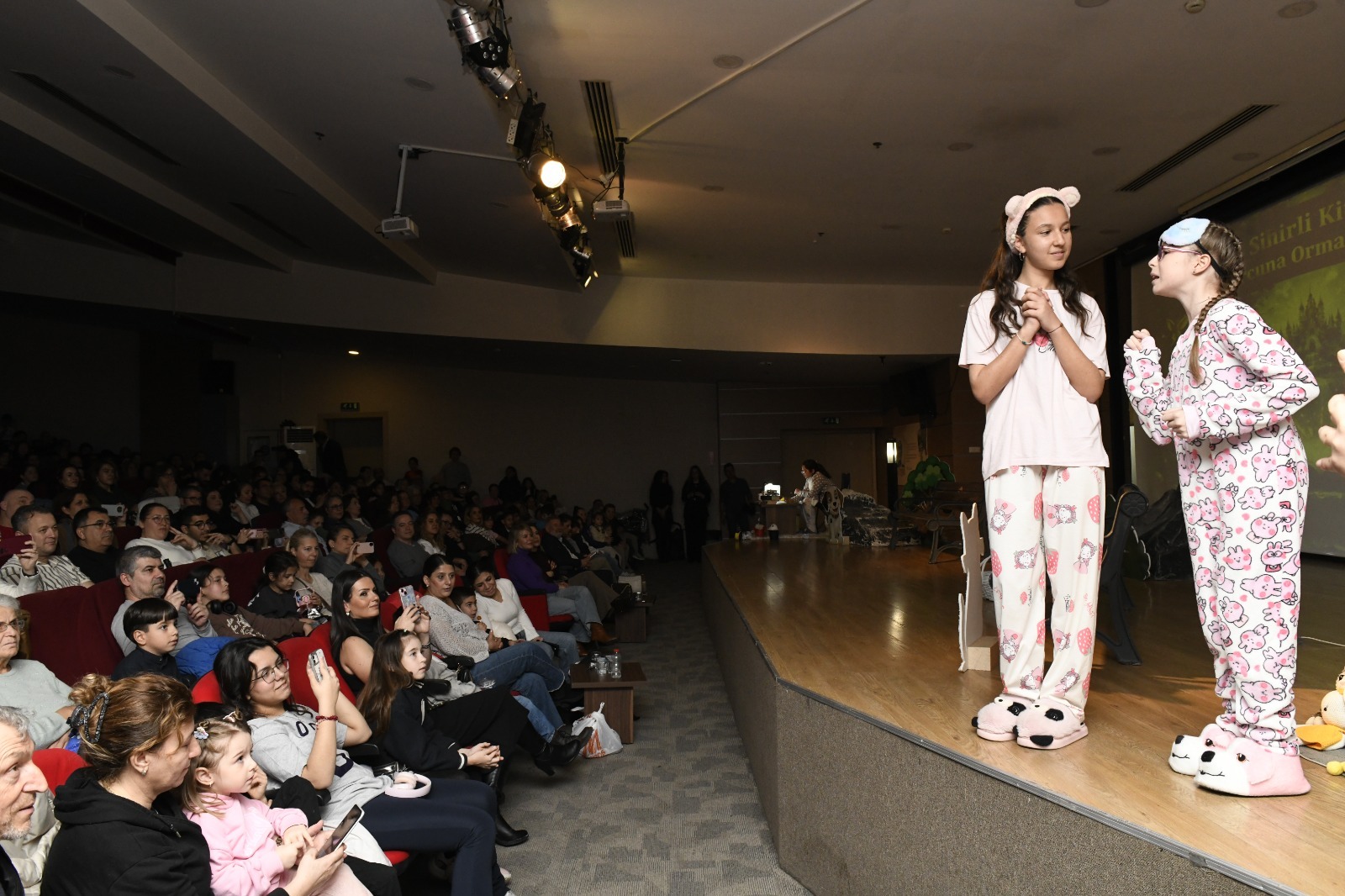 Çiğli’de 27 Mart Dünya Tiyatrolar Günü kutlamaları, üç gün süren