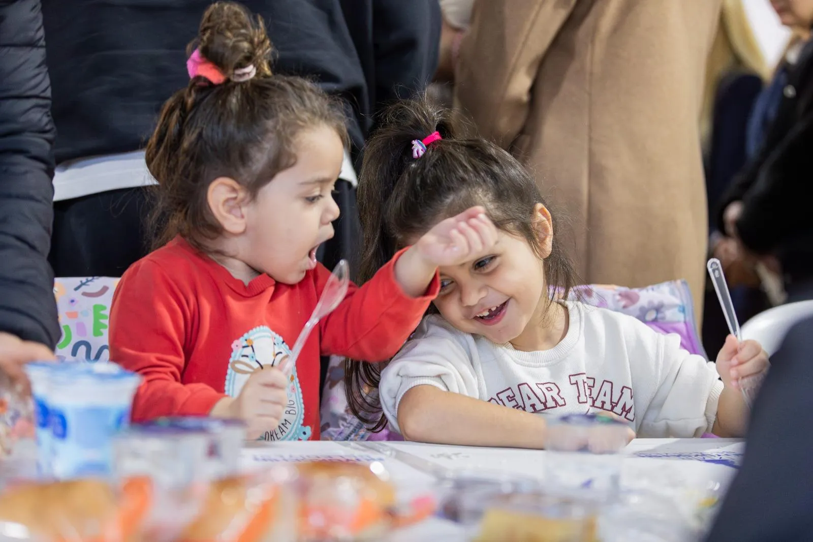 Başkan Tugay Güzelbahçelilerle iftarda buluştu: “Zorlukları birlikte aşarız”