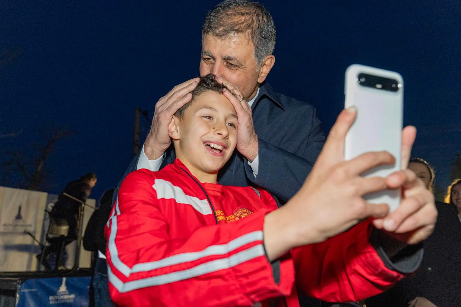 Başkan Tugay Güzelbahçelilerle iftarda buluştu: “Zorlukları birlikte aşarız”