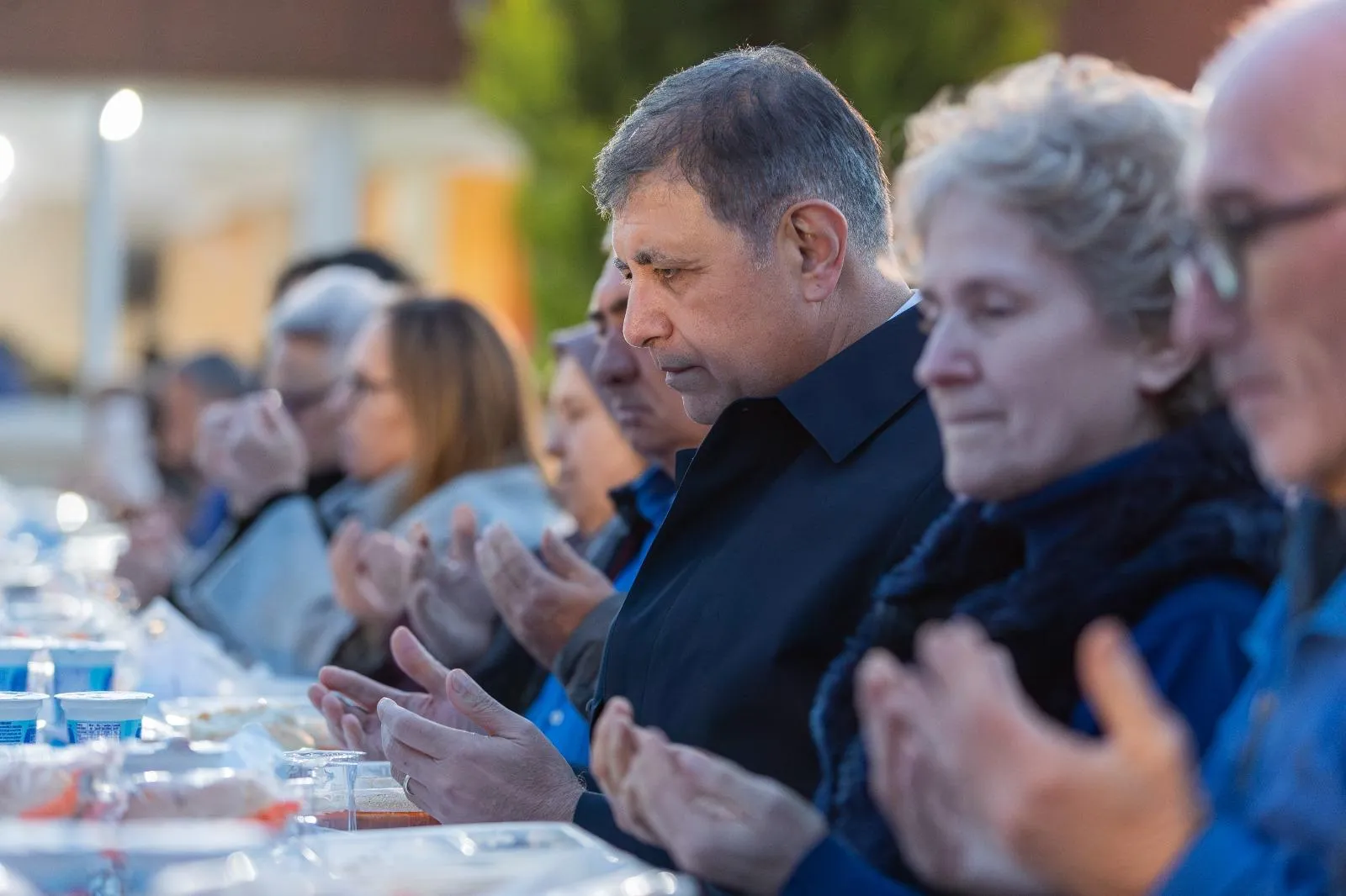 Başkan Tugay Güzelbahçelilerle iftarda buluştu: “Zorlukları birlikte aşarız”
