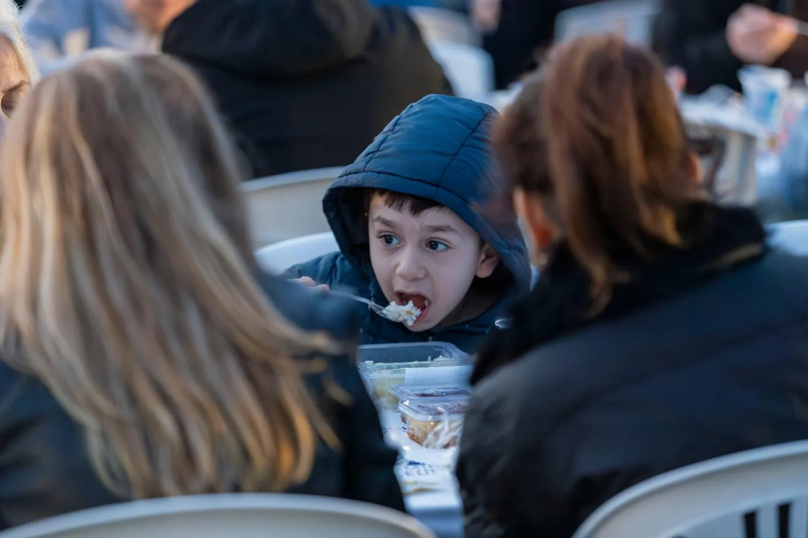 Başkan Tugay Güzelbahçelilerle iftarda buluştu: “Zorlukları birlikte aşarız”
