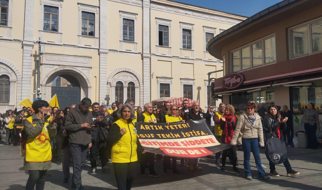 İstanbul'daki öğretmen cinayeti İzmir'i ayağa kaldırdı! "Okula bıçakla nasıl giriliyor?"