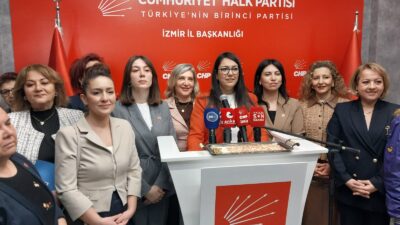 CHP İzmir İl Başkanlığı’nda 8 Mart coşkusu! Aralarında her yaştan